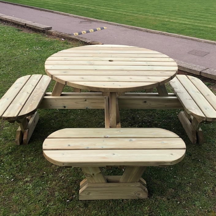 Oxford 8 Seat Picnic Table Traditional Round Picnic Bench Benchmark Picnic Tables