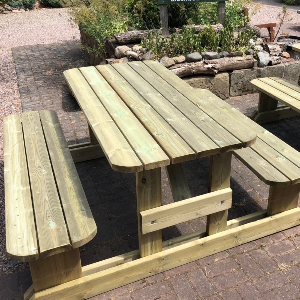 Rutland 8 Seater Picnic Bench with Rounded Edges Benchmark Picnic Tables